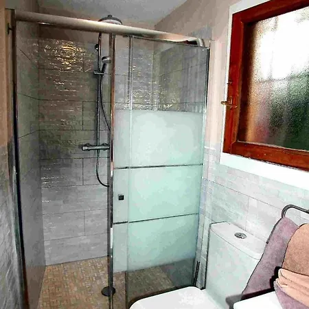 Дом отдыха Cottage With 1 Bedroom, 1 Bathroom, Heated Solar Pool, Sauna, Jacuzzi, Garden