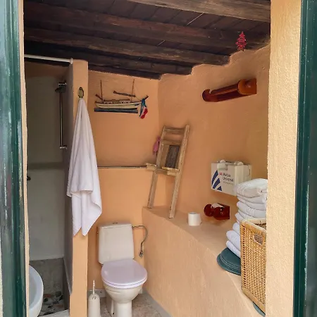 Дом отдыха Cottage With 1 Bedroom, 1 Bathroom, Heated Solar Pool, Sauna, Jacuzzi, Garden
