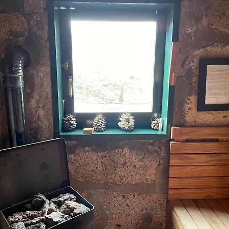 Дом отдыха Cottage With 1 Bedroom, 1 Bathroom, Heated Solar Pool, Sauna, Jacuzzi, Garden